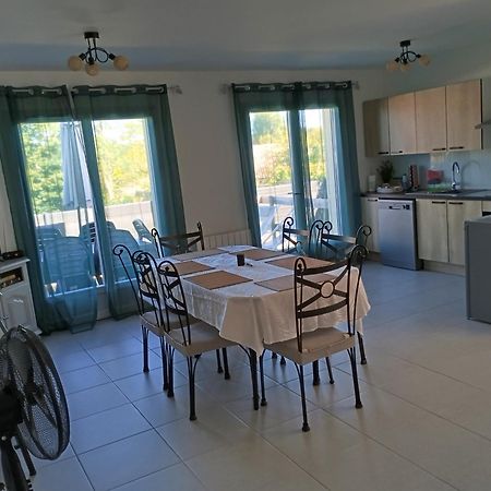 Meuble De Tourisme Classe 3 Etoiles Le Ptit Coin De Soleil - Saint Ciers D'Abzac Eksteriør billede