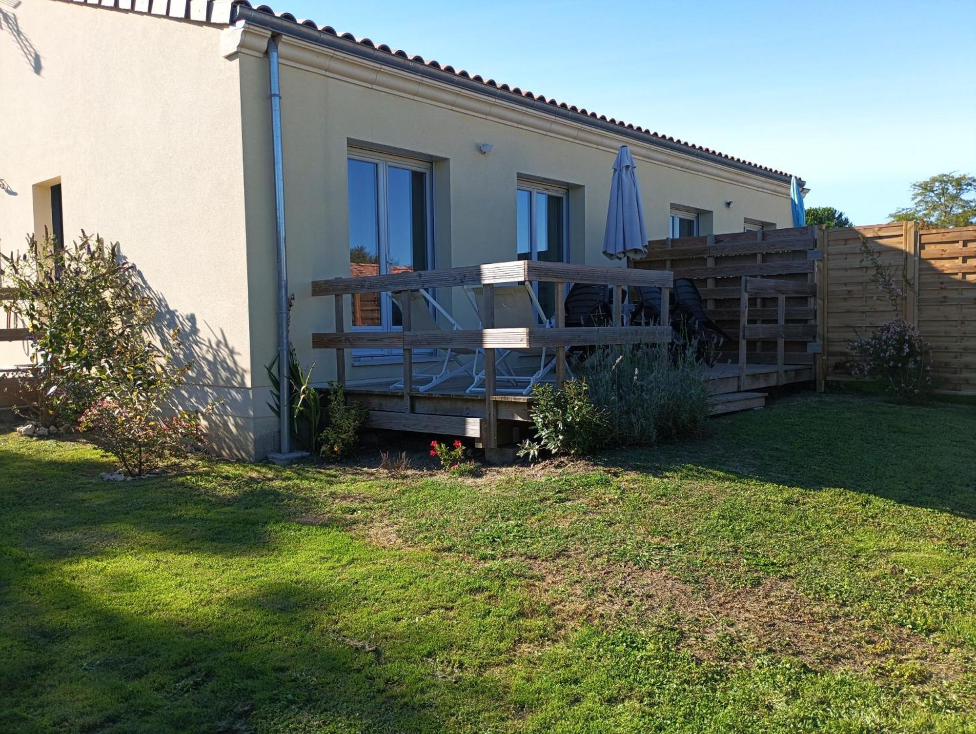 Meuble De Tourisme Classe 3 Etoiles Le Ptit Coin De Soleil - Saint Ciers D'Abzac Eksteriør billede